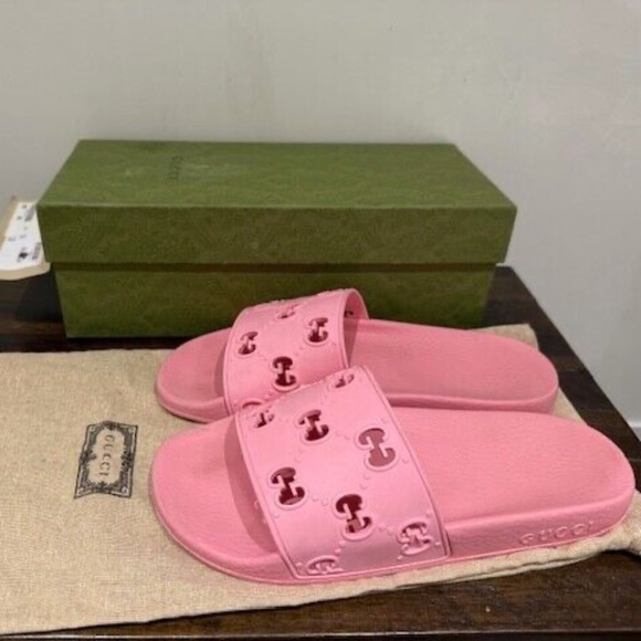 Authentic Gucci Rose Pink Rubber GG Logo Slide Sandals Size 39 - Picture 1 of 12